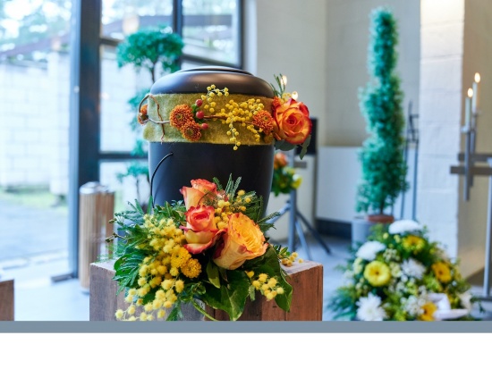 Ringurne schwarz mit Floralem Rinf  